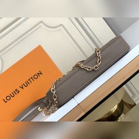 Сумка LV Easy Pouch On Strap, модель M80349, персиковый цвет с ти