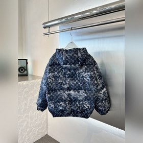 LV Этот пуховик с капюшоном доступен вариантах для мужчин и женщи