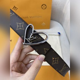 Женский пояс LV с дизайном Initiales Незаменимый аксессуар этого