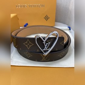 Женский пояс LV с дизайном Initiales Незаменимый аксессуар этого 