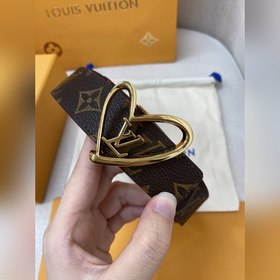 Женский пояс LV с дизайном Initiales Незаменимый аксессуар этого 