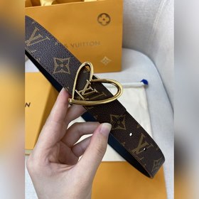 Женский пояс LV с дизайном Initiales Незаменимый аксессуар этого