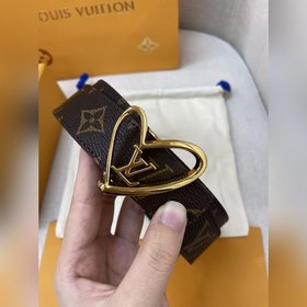 Женский пояс LV с дизайном Initiales Незаменимый аксессуар этого 