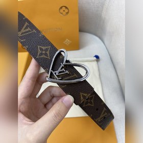 Женский пояс LV с дизайном Initiales Незаменимый аксессуар этого