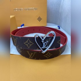 Женский пояс LV с дизайном Initiales Незаменимый аксессуар этого 