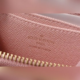 LV Кошелек на молнии, модель M81185  Этот кошелек на молнии изго