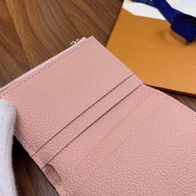 Кошелек LV Zoé, модель M62936, розовый Кошелек Zoé изготовлен из 