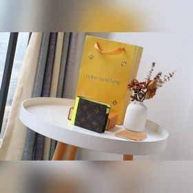 LV MULTIPLE Кошелек Модель M80781 Этот компактный изящный коше