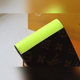 LV MULTIPLE Кошелек Модель M80781 Этот компактный изящный коше