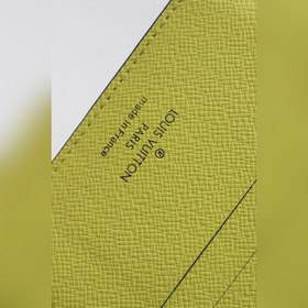 LV MULTIPLE Кошелек Модель M80781 Этот компактный изящный коше