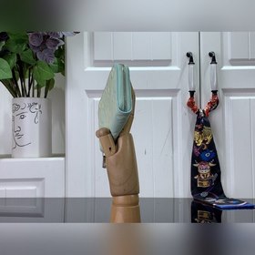 LV Zippy кошелек на молнии зеленый с градиентным тиснением Этот к