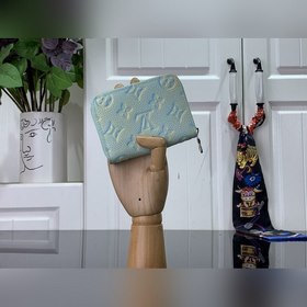 LV Zippy кошелек на молнии зеленый с градиентным тиснением Этот к