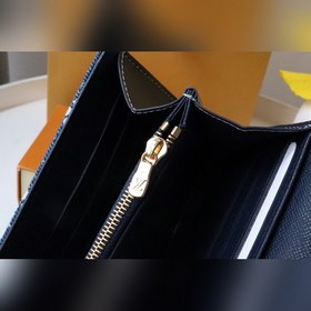 Кошелек LV Sarah, модель M81183 Этот кошелек Sarah выполнен из д