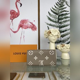 LV Кошелек на молнии, модель M81049, персиковый, кожа Этот кожаны