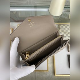 LV Кошелек на молнии, модель M81049, персиковый, кожа Этот кожаны