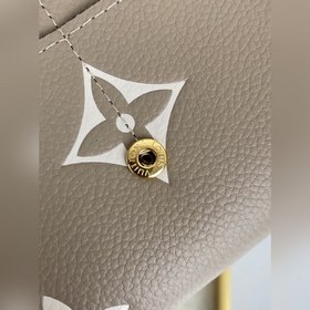 LV Кошелек на молнии, модель M81049, персиковый, кожа Этот кожаны