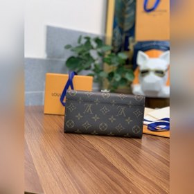 LV Модель M60531 Фиолетовый Этот бумажник в форме конверта изгото