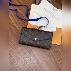 LV Модель M60531 Фиолетовый Этот бумажник в форме конверта изгото