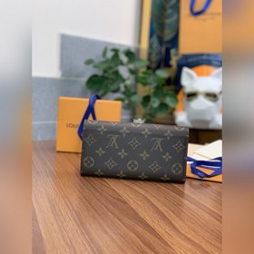 LV  Модель M60531 Розовый Этот кошелек в форме конверта изготовл