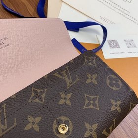 LV  Модель M60531 Розовый Этот кошелек в форме конверта изготовл
