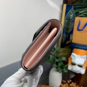 LV  Модель M60531 Розовый Этот кошелек в форме конверта изготовл