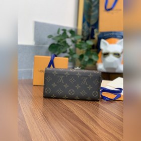 LV Модель M60531 Красный Этот конверт-кошелек изготовлен из элега