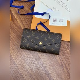 LV Модель M60531 Красный Этот конверт-кошелек изготовлен из элега