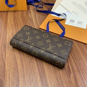 LV Модель M60531 Красный Этот конверт-кошелек изготовлен из элега