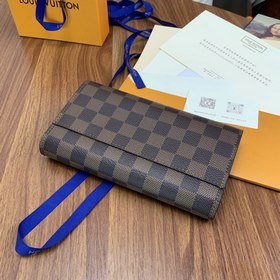 LV Кошелек-конверт, модель M63209 Этот кошелек в форме конверта