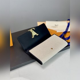 Кошелек LV, модель M81305 Этот кожаный кошелек изготовлен из мягк