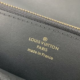 Кошелек LV, модель M81305 Этот кожаный кошелек изготовлен из мягк