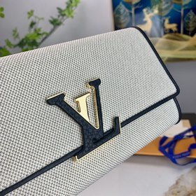 Кошелек LV, модель M81305 Этот кожаный кошелек изготовлен из мягк