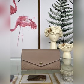 LV Кошелек Sarah в форме конверта, модель M64082, цвет： абрикосов