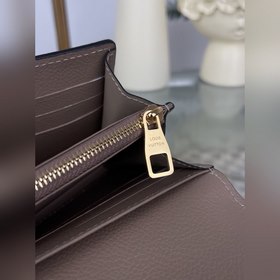 LV Кошелек Sarah в форме конверта, модель M64082, цвет： абрикосов