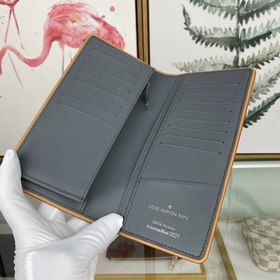 Louis Vuitton, модель M80807, портфель для костюма, капсульная ко
