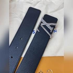 Пояс LOUIS VUITTON Этот пояс изготовлен из итальянской кожи, импо