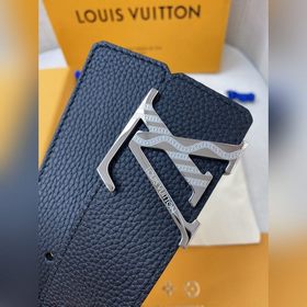 Пояс LOUIS VUITTON Этот пояс изготовлен из итальянской кожи, импо