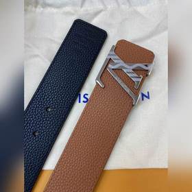 Пояс LOUIS VUITTON Этот пояс изготовлен из итальянской кожи, импо
