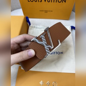 Пояс LOUIS VUITTON Этот пояс изготовлен из итальянской кожи, импо
