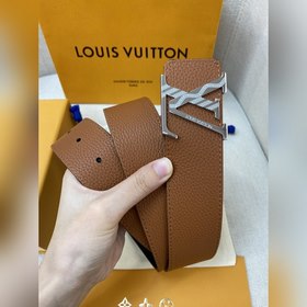 Пояс LOUIS VUITTON Этот пояс изготовлен из итальянской кожи, импо