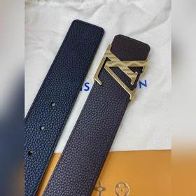 Пояс LOUIS VUITTON Этот пояс изготовлен из итальянской кожи, импо
