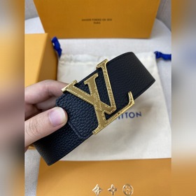 Пояс LOUIS VUITTON Этот пояс изготовлен из итальянской кожи, импо