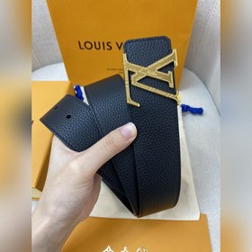 Пояс LOUIS VUITTON Этот пояс изготовлен из итальянской кожи, импо