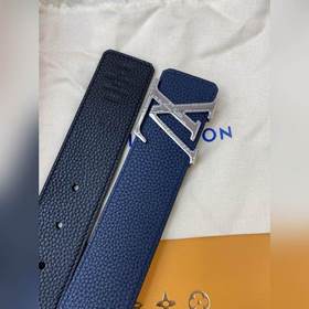 Пояс LOUIS VUITTON Этот пояс изготовлен из итальянской кожи, импо
