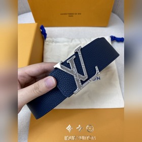 Пояс LOUIS VUITTON Этот пояс изготовлен из итальянской кожи, импо