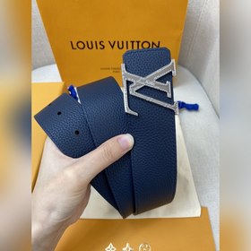 Пояс LOUIS VUITTON Этот пояс изготовлен из итальянской кожи, импо