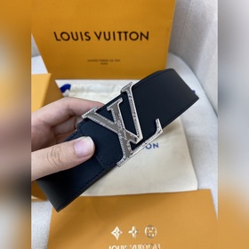 Пояс LOUIS VUITTON Этот пояс изготовлен из итальянской кожи, импо