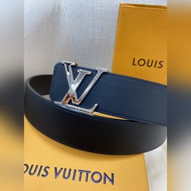 Пояс LOUIS VUITTON Этот пояс изготовлен из итальянской кожи, импо
