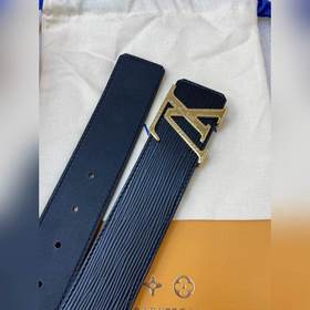 Пояс LOUIS VUITTON Этот пояс изготовлен из итальянской кожи, импо