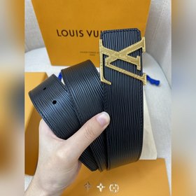 Пояс LOUIS VUITTON Этот пояс изготовлен из итальянской кожи, импо